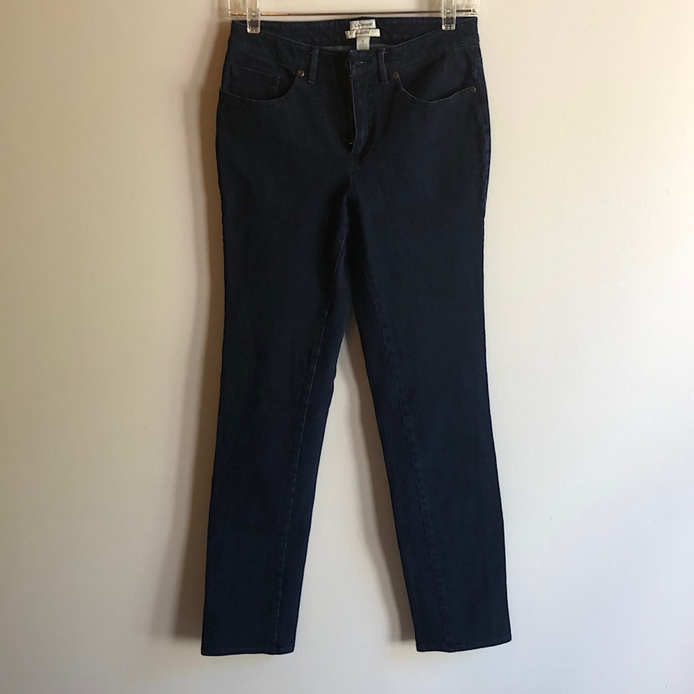 L.L. Bean denim jeans dark blue Classic Fit, slim leg, size 4 Medium Tall